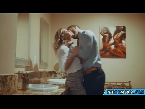 ❤️ Meta blonda busty seduces f'kamra tal-banju pubbliku ❤ Porno vk fil-porn mt.xxxifuck.ru ❌️❤